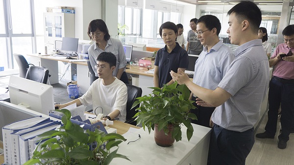 棲霞區盧靜副區長一行到澳思泰走訪調研 棲霞區盧靜副區長一行到澳思泰走訪調研