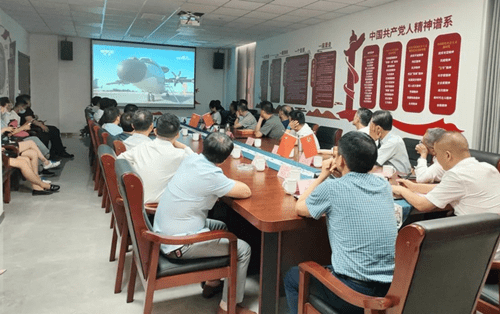 同志們觀看了紀錄片《強軍-鐵律》 同志們觀看了紀錄片《強軍-鐵律》